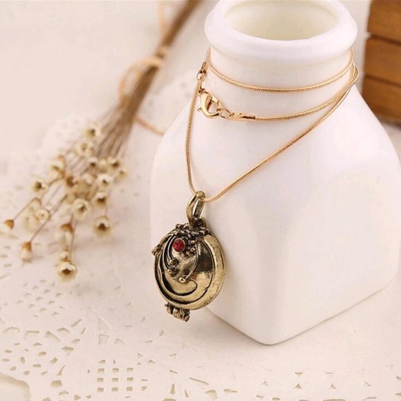 The Vampire Diaries Elena Gilbert Vervain Necklace - Picture 7 of 8